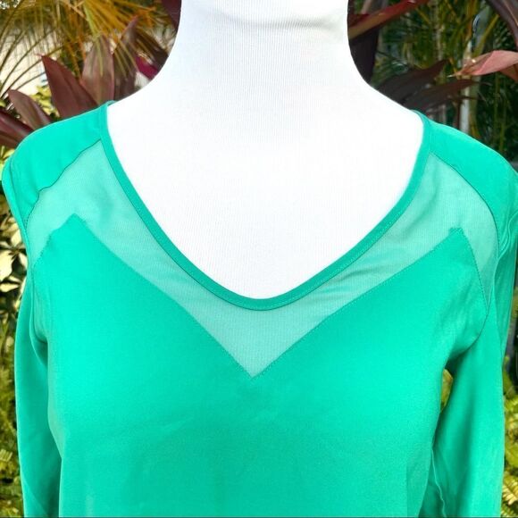 🍍3/$15🍍 Express Mesh Cutout 3/4 Sleeve Blouse - Picture 3 of 9